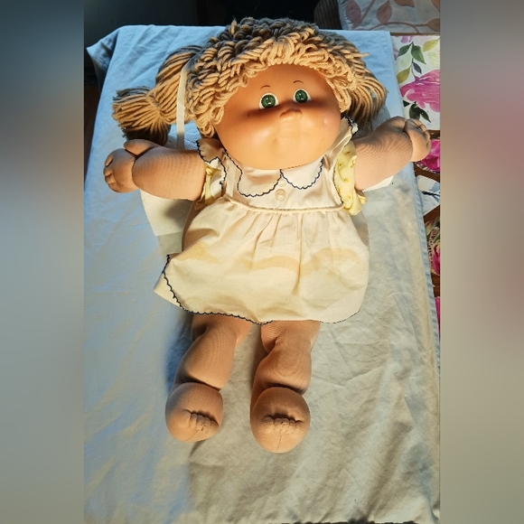 1984 Cabbage Patch Doll - Picture 1 of 3